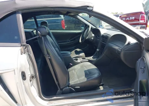 2001 Ford Mustang из США, поврежденный, VIN 1FAFP44451F208230